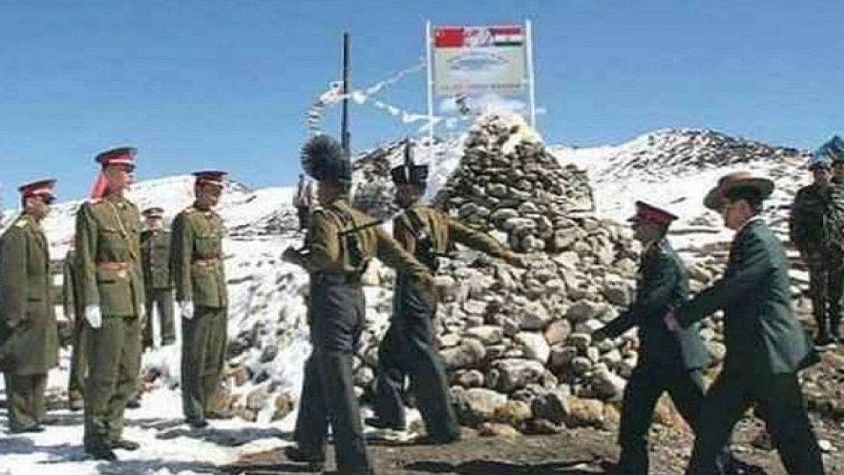 Indian and Chinese soldiers at the Line of Actual Control.(File photo) 