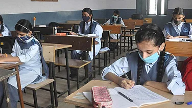 Cold Wave Triggers School Holiday Extensions and Closures in 9 States