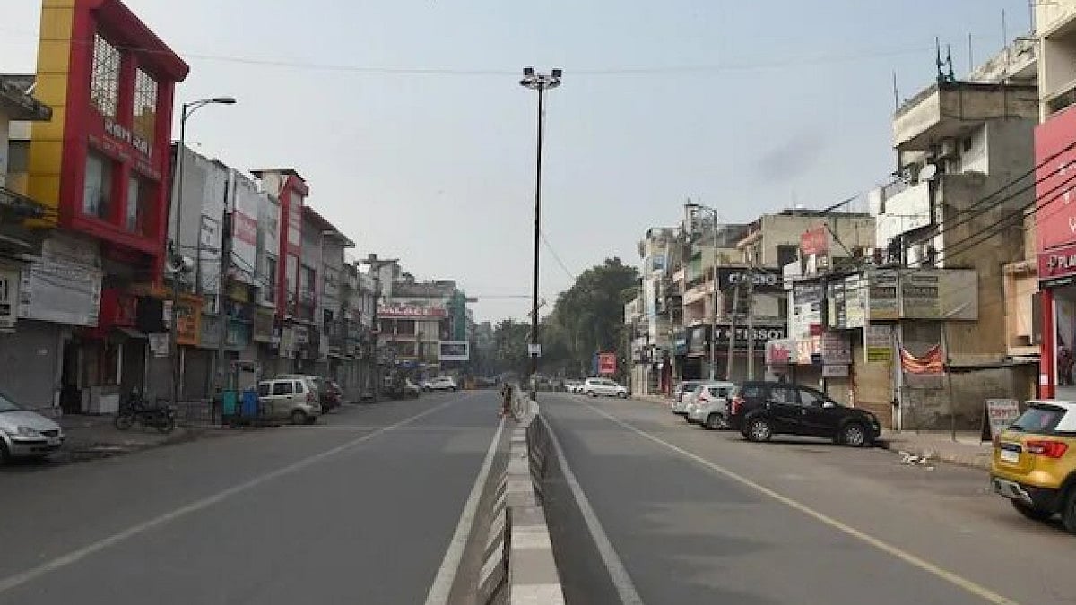 Weekend curfew in Delhi