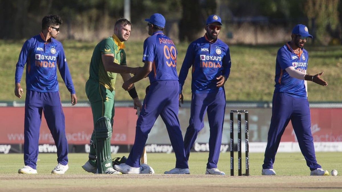 Aiden Markram shakes hands with Indian players after SA won 2nd ODI against IND on Jan. 21, 2022.