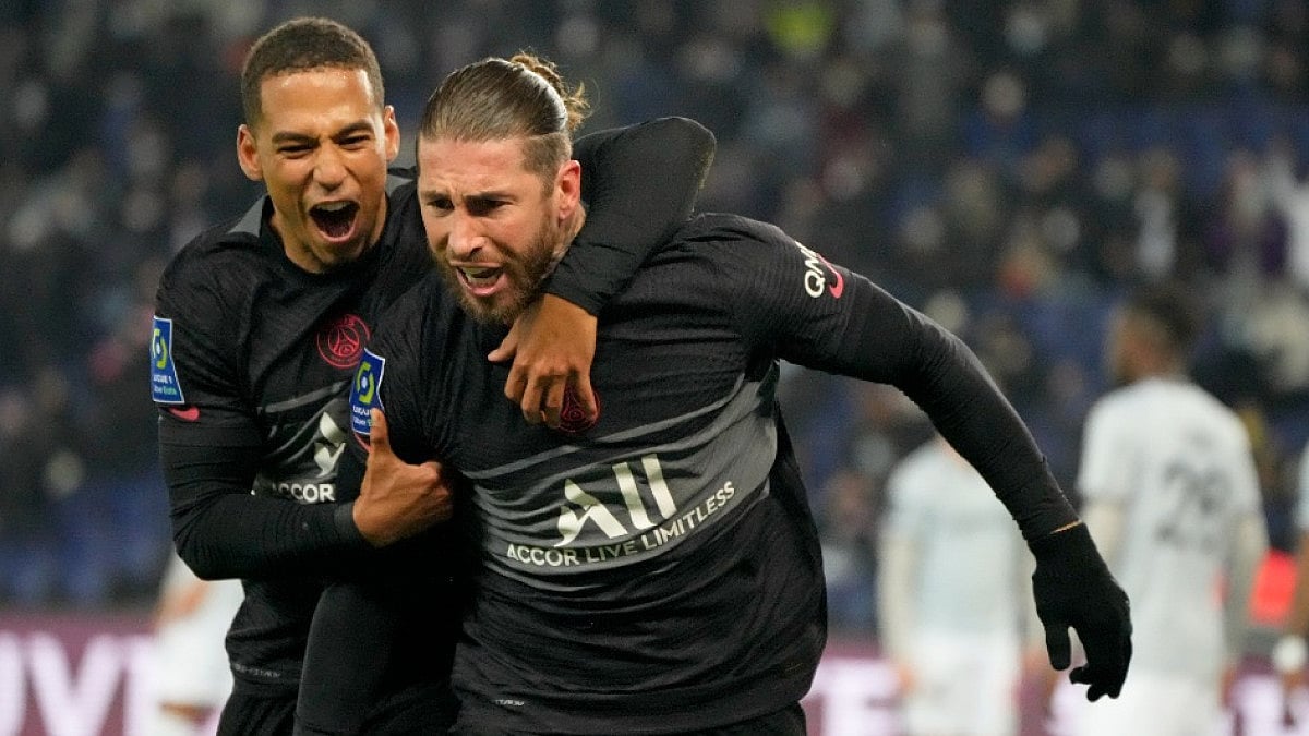 PSG's Sergio Ramos (R) celebrates with Thilo Kehrer after scoring against Reims in Ligue 1 2021-22.
