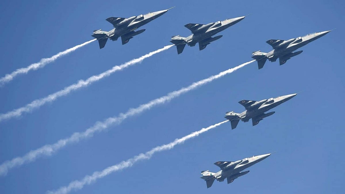 Indian Air Force fighter planes flying past during the Republic day parade rehearsals in Delhi