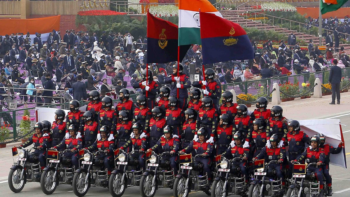 BSF's Women Daredevils Performs Acrobatics With Social Messages 