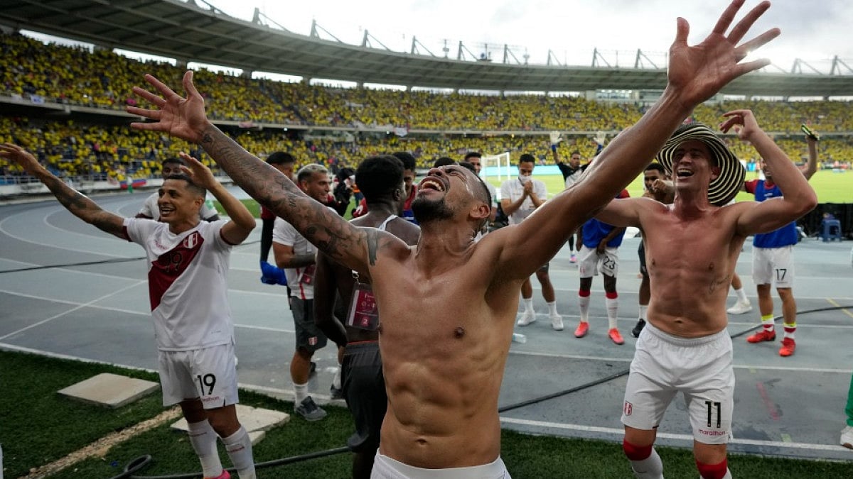 Peru players celebrate their 1-0 victory over Colombia in 2022 FIFA World Cup Qualifiers on Friday.