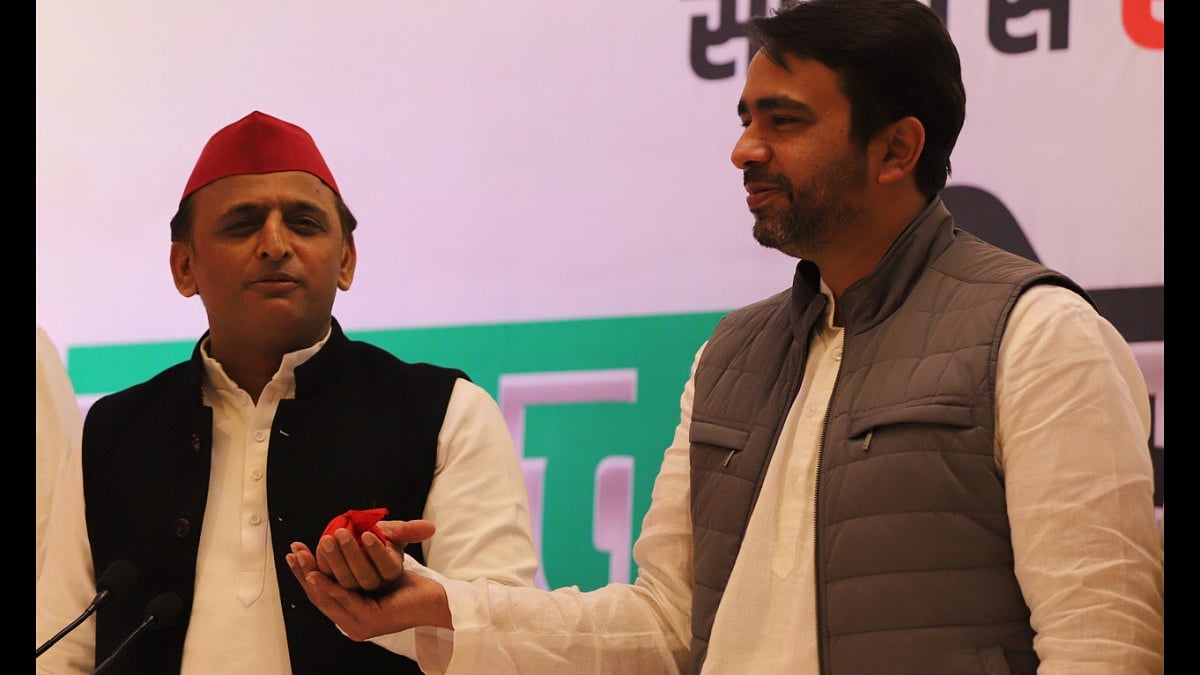 Samajwadi Party chief Akhilesh Yadav with Rashtriya Lok Dal chief Jayant Chaudhry
