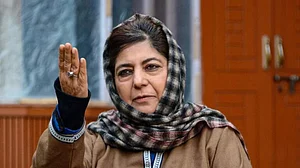 Mehbooba Visits Families Rendered Homeless By JDA's Demolition Drive In Jammu