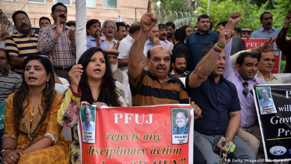 Pakistan: Journalists Face Problems Due To Crackdown On Media Laws, Report Says