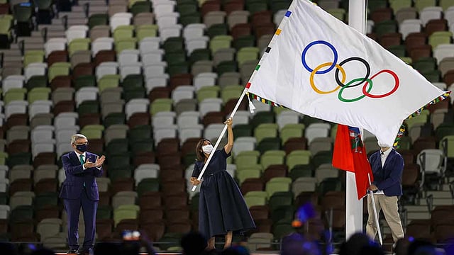 Paris Thanks Tokyo: French Capital Celebrate Olympic Handover