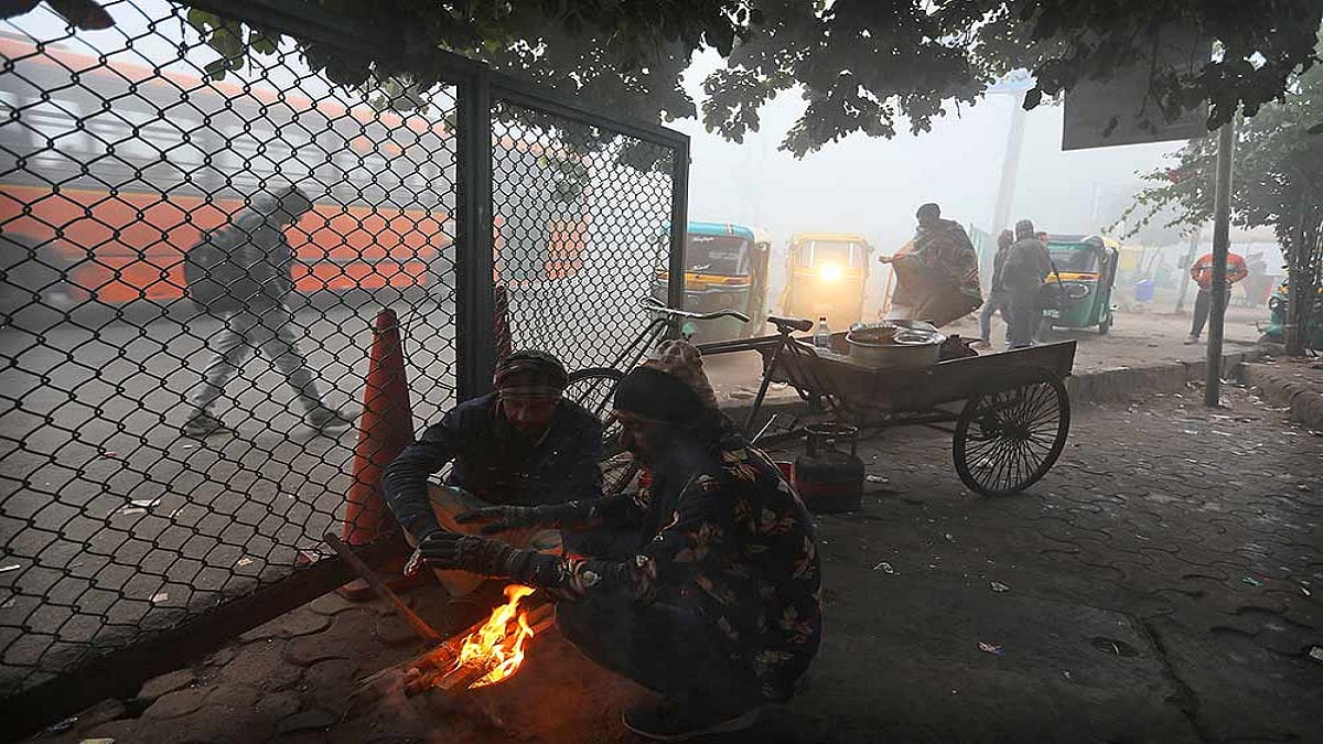 Shallow Fog In Parts Of Delhi, Minimum Temp 7.4 Deg C