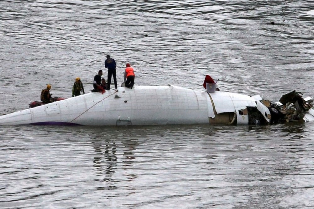 At Least 4 Killed After Plane Crashes Off Ivory Coast