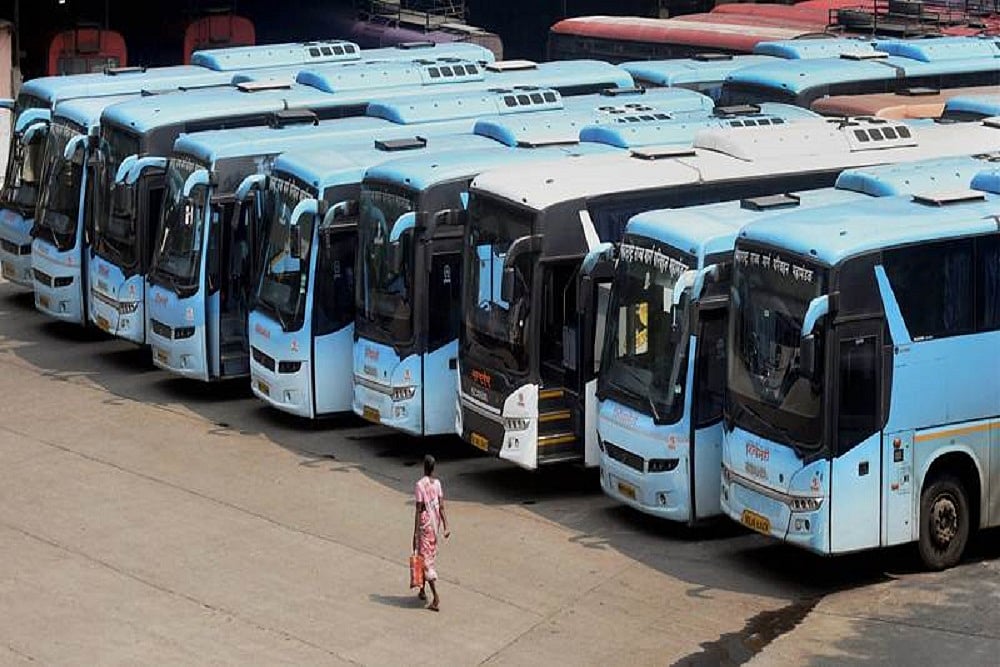 MSRTC Employees Tonsure Their Heads Demanding Implementation Of 7th Pay Commission