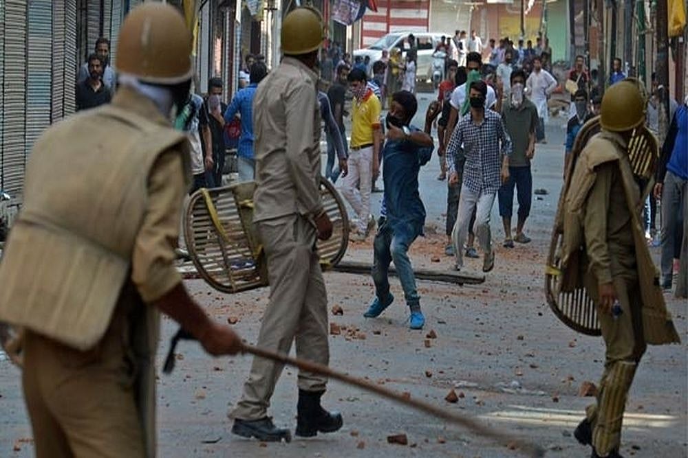 90% Dip In Stone-Pelting Incidents In Kashmir In 2017, Huge Change In Mood Of People: J&K DGP