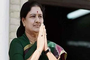 Rs.1400 Cr Unearthed In IT Raids On Sasikala's Family, Jaya TV Office