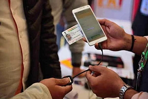 Three New Ways To Link Mobile Numbers With Aadhaar Get UIDAI Nod
