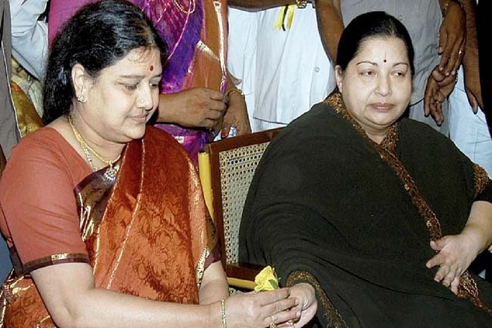Income Tax Officials Raid Jayalalithaa's Chennai Home, Search Sasikala's Rooms