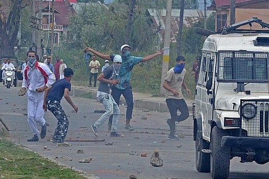 Dip In Stone-Pelting Incidents In Kashmir After Demonetisation, Says DGP
