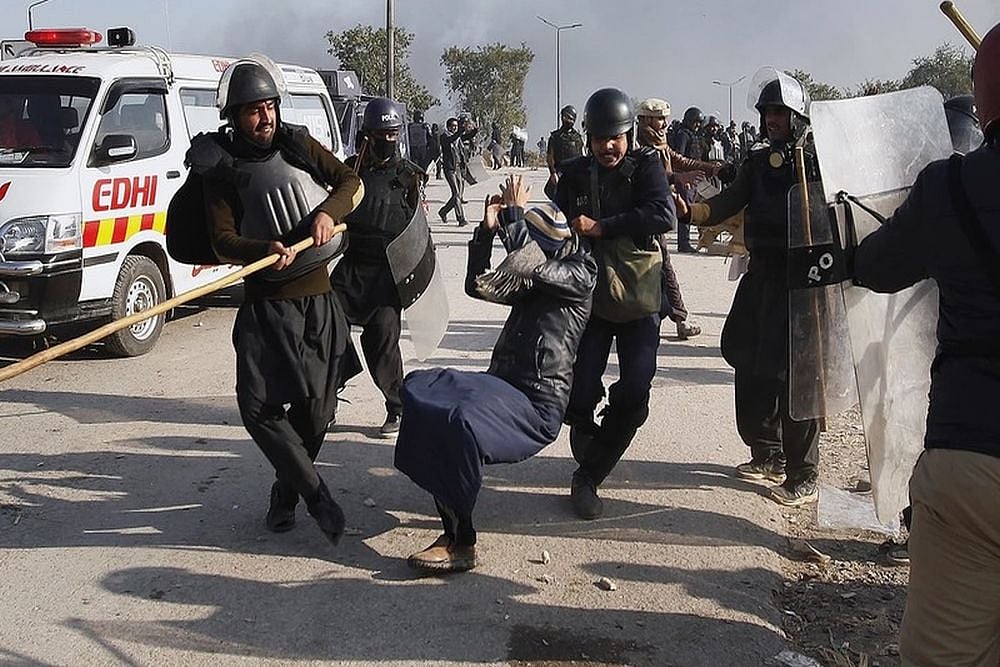 Violence Erupts In Pakistan After Protesters Block Highways, Crackdown On Social Media Sites, News Channels