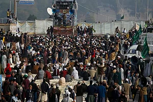 Pakistan Cleric Calls Off Deadly Protests After Law Minister Zahid Hamid Resigns