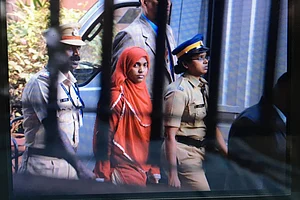 Supreme Court Directs Hadiya Be Taken To Her College, Appoints Dean As Her Guardian