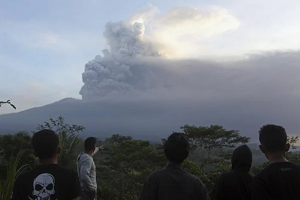 Bali Airport Reopens After Hit By Volcano Ash