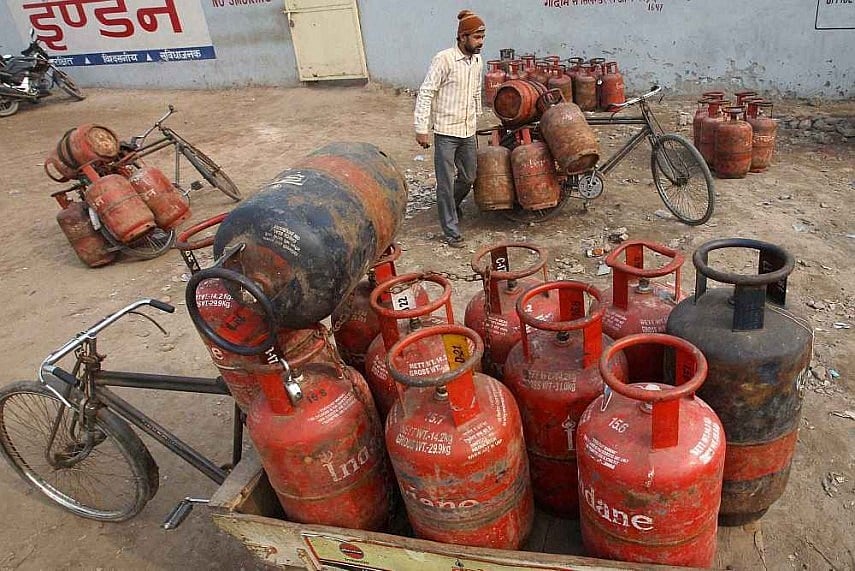 Ahead Of Gujarat Elections, Oil Companies Skip Monthly Revision Of LPG Cylinders