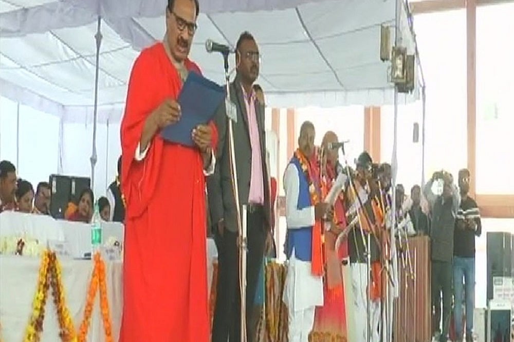 Scuffle Broke Out Between BJP, BSP Over Mayor Taking Oath In Urdu