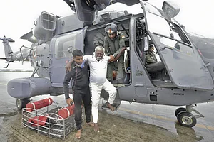 Cyclone Ockhi: Navy, Coast Guard Continue Search And Rescue Operation For Missing Fishermen