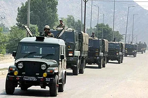 Jammu And Kashmir: Army Convoy Attacked, Jawan Injured