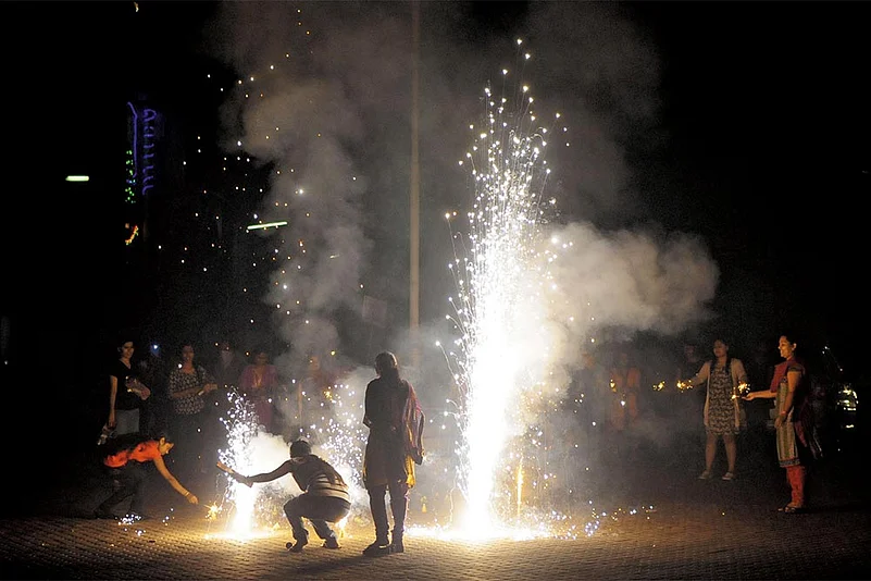 Delhi AQI, Delhi air pollution, Diwali firecrackers, green firecrackers