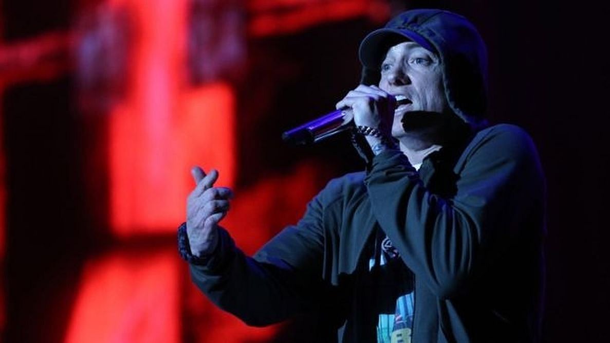 Eminem Reveals Tracklist For New Album Featuring Rihanna, Beyonce