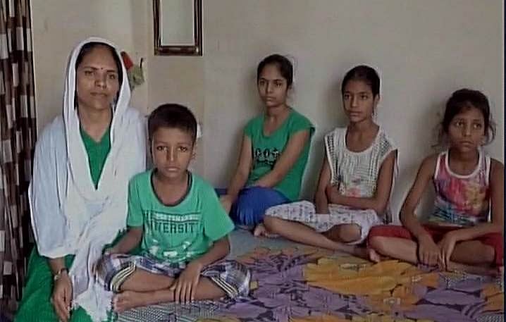 After Demonetisation Knocks Down Garment Business, Woman Offers Kidney To Fund Daughter’s Education