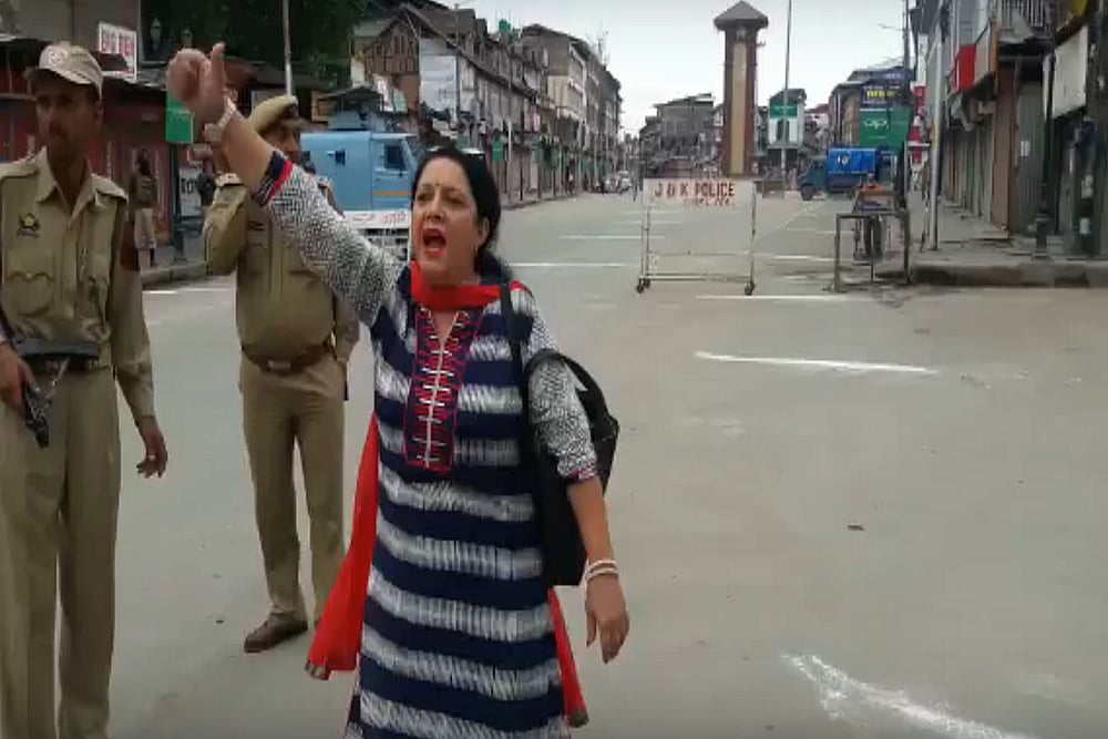 Watch: Lone Woman Chants 'Bharat Mata Ki Jay' In Heavily Guarded Lal Chowk On I-Day