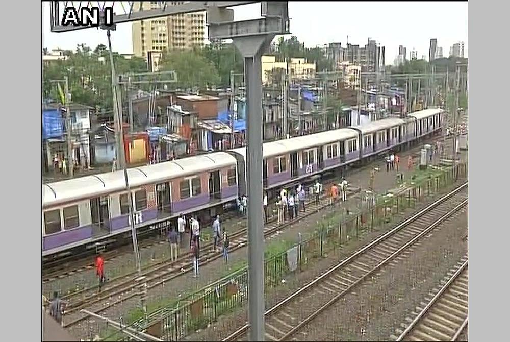 Mumbai: Four Coaches Of Andheri-CST Harbor Local Train Derails, Five Injured