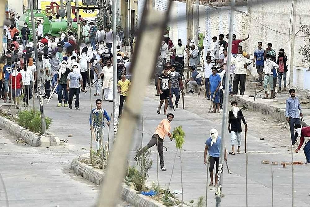 Police Detain 15 Dera Followers From Sirsa Compound, Appeal To Over One Lakh Others To Vacate Premises