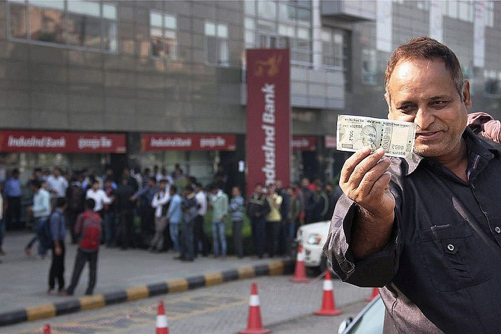 DA Hiked From 4 % To 5 % For Central Govt Employees