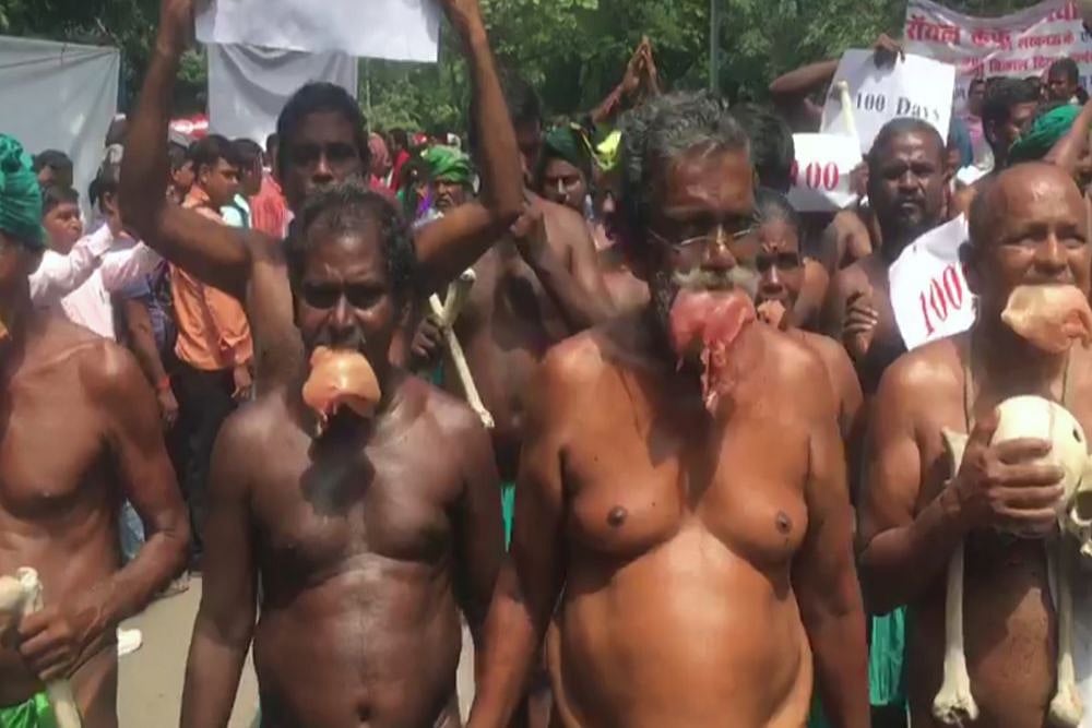 Protesting Tamil Nadu Farmers ‘Eat Human Flesh’, Threaten To Slit Own Throats