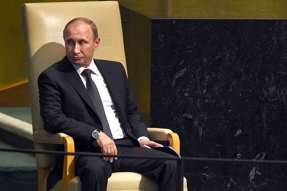 Putin Is That Guy On Subway Who Spreads Legs And Encroaches On Everyone Else’s Space, Says Hillary Clinton In Memoir