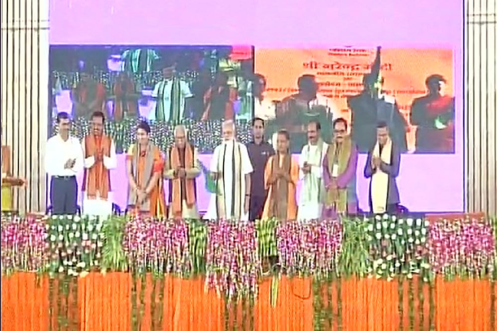 PM Modi Flags Off Mahamana Express From Varanasi
