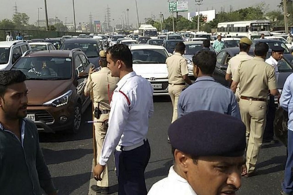 Gurgaon Traffic Police To Impound 15,000 Diesel Vehicles That Are Over 10 Years Old