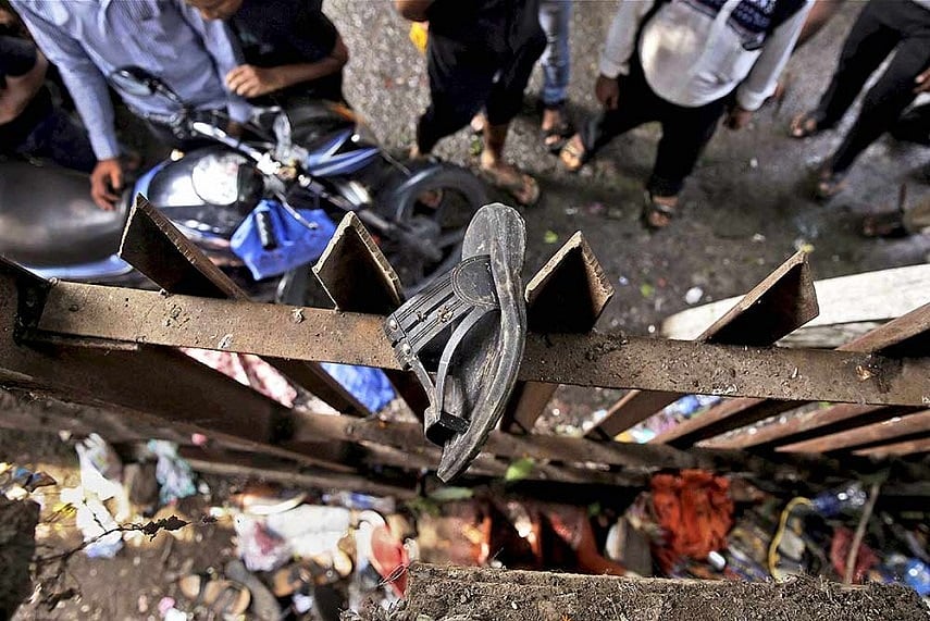 Rains, Loud Thud And Thousands Cramped On That Overbridge, Witnesses Recount Elphinstone Stampede