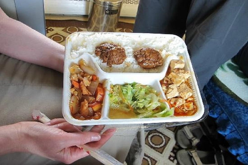 Railway Ministry Allows Private Companies To Supply Meals Directly To The Passengers
