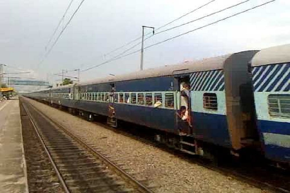Bihar: Engine of Magadh Express Train Catches Fire, Alert Driver Averts Tragedy