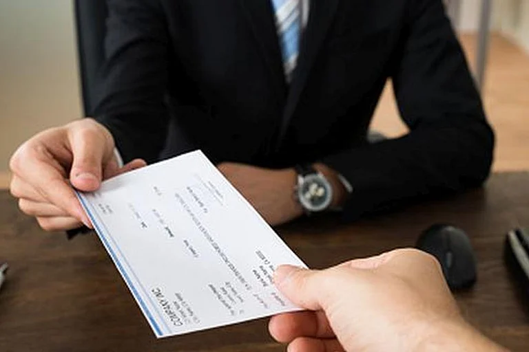 SC Raps Banks for ‘Harassing’ Small Borrowers With Distant Cheque-Bounce Cases - null