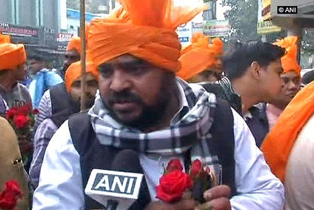 Karni Sena's 'Gandhigiri' In Lucknow: Members Give Roses To People Requesting Them To Boycott 'Padmaavat'