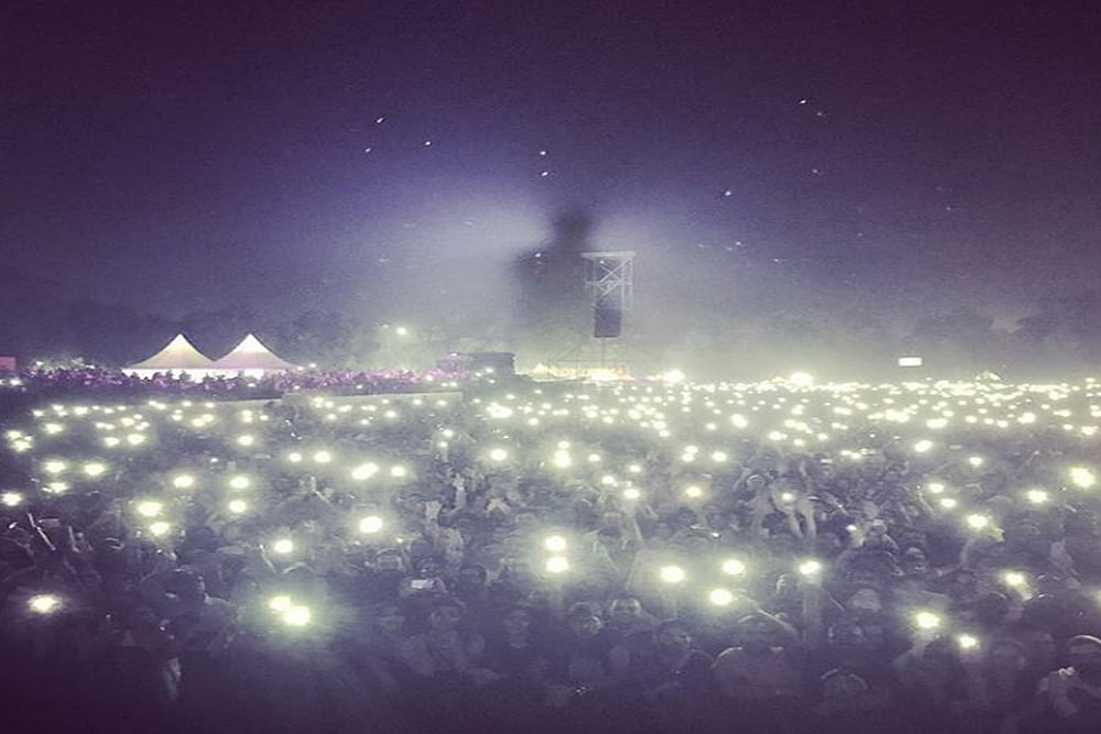 Bryan Adams Shares Photo Of Delhi Smog From Concert Venue, Says ‘You Can See My Shadow’