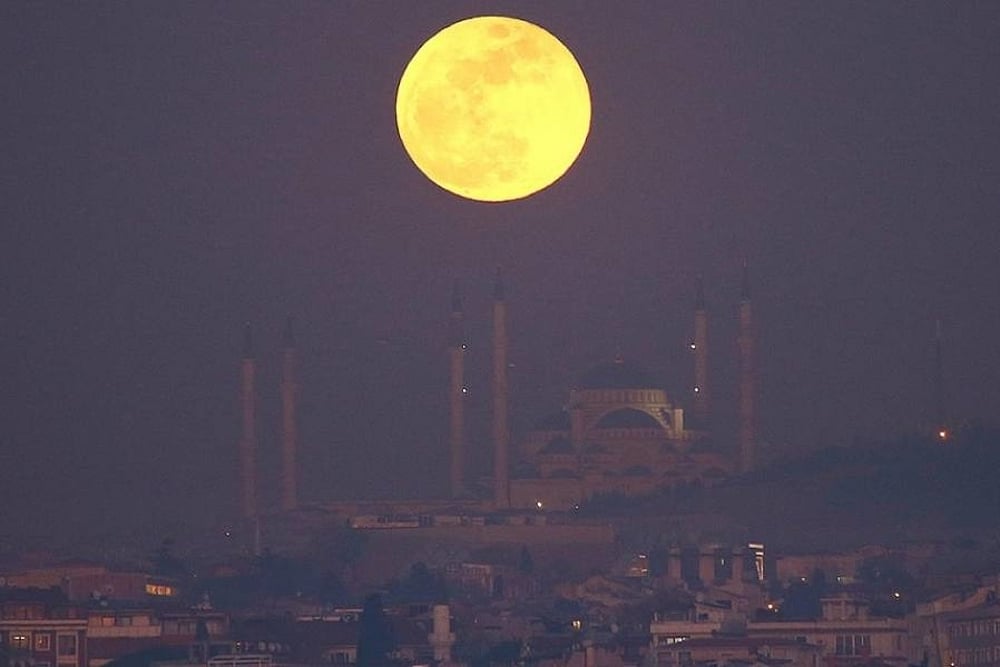 China To Launch ‘Artificial Moon’ To Replace Streetlamps By 2020