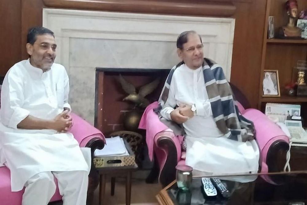 Upendra Kushwaha's Meeting With Sharad Yadav In Delhi Fuels Speculation Over His Next Move