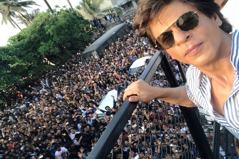 SRK Greets Thousands Of Fans Outside His Residence ‘Mannat’ On 53rd Birthday