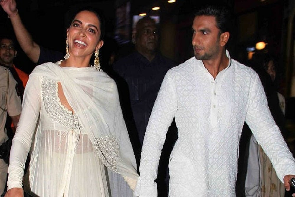 Deepika  Padukone  And Ranveer Singh Off To Bengaluru For Wedding Reception
