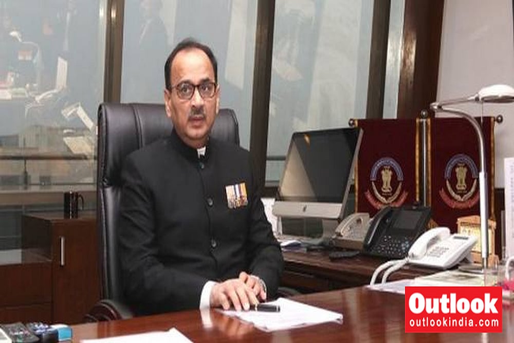 CBI Row: HC Allows Alok Verma To Inspect Rakesh Asthana's Case Files In CVC Office